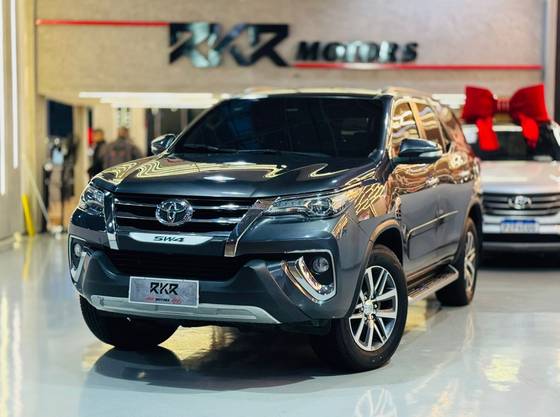 TOYOTA HILUX SW4 2.8 SRX 4X4 16V TURBO INTERCOOLER DIESEL 4P AUTOMÁTICO